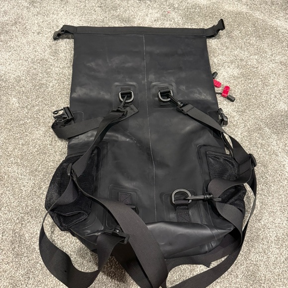 Outxe Waterproof Backpack - Picture 3 of 3